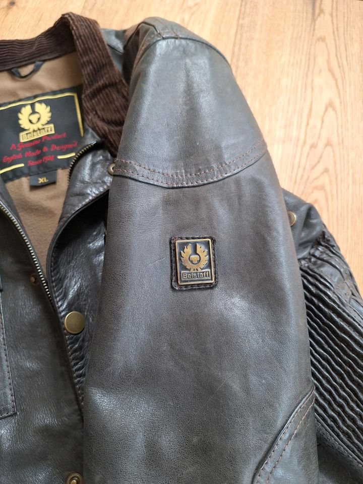 Lederjacke von Belstaff Goldlabel schwarz mit Cordkragen Gr XL in Büchel