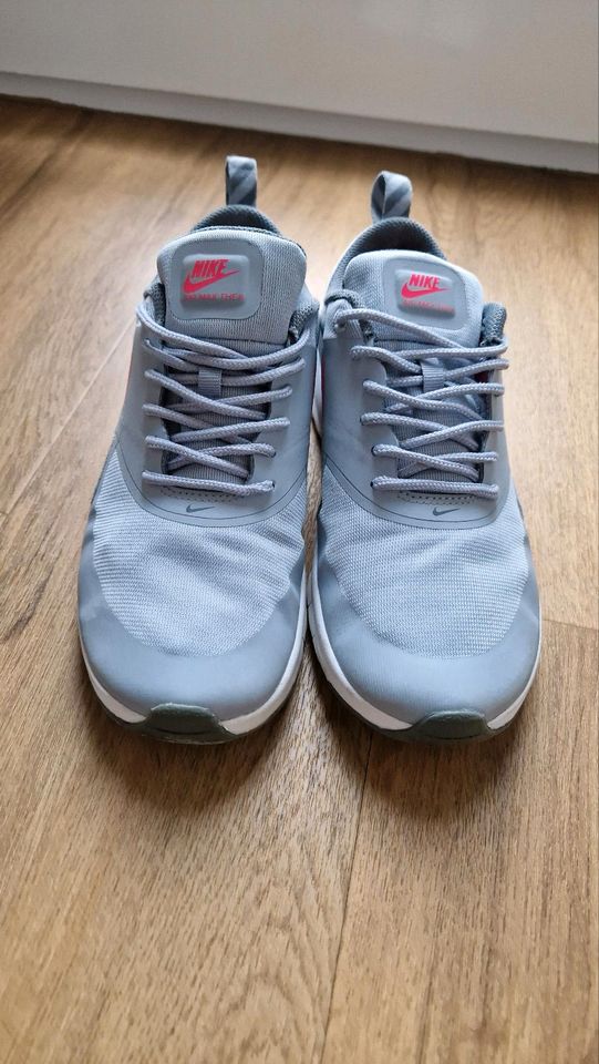 Nike Air Max Thea grau / pink gr. 38,5 Schuhe in Wittmund