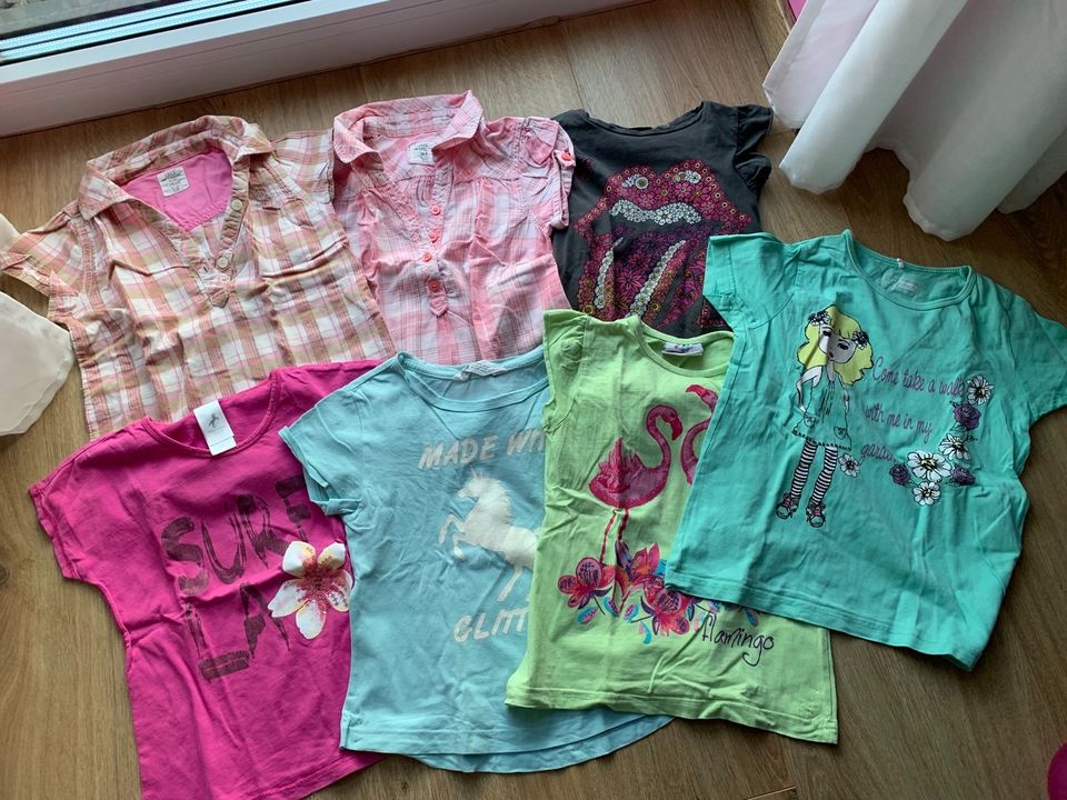 T-Shirts 110 bzw. 110/116 Shirts Top Bluse in Hahnstätten