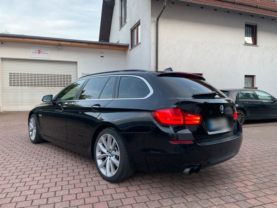 Bmw 525d Touring Bi-Xenon • Kamera • HUD • Panorama • HECKANTRIEB in Fuldabrück