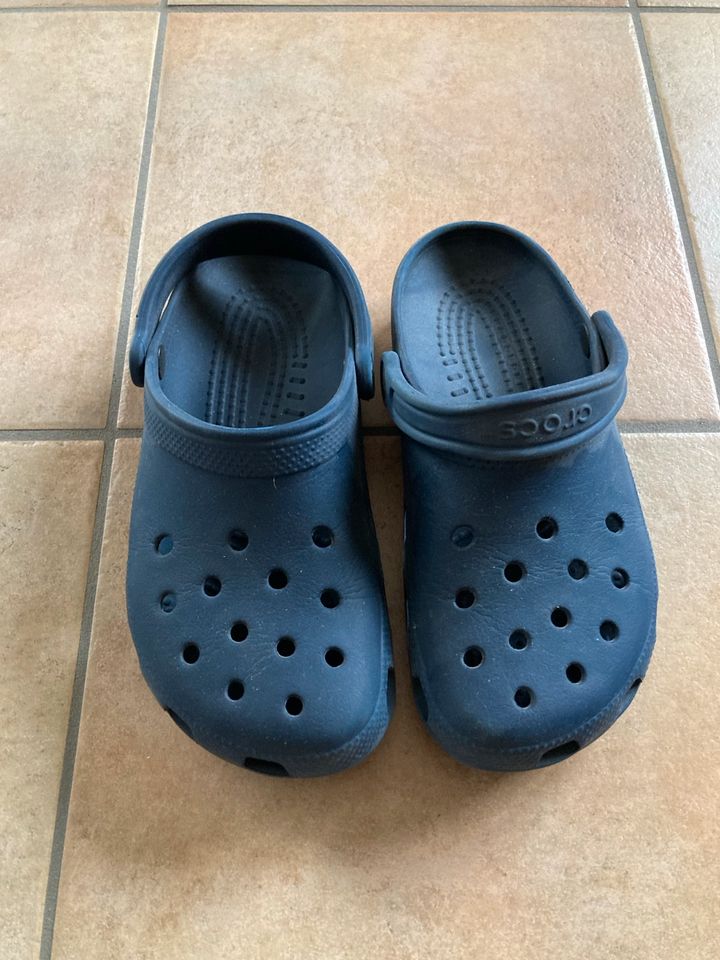 Crocs  2 paar Größe 4-5 XS und 5-7 blau schwarz top wie neu in Lohfelden