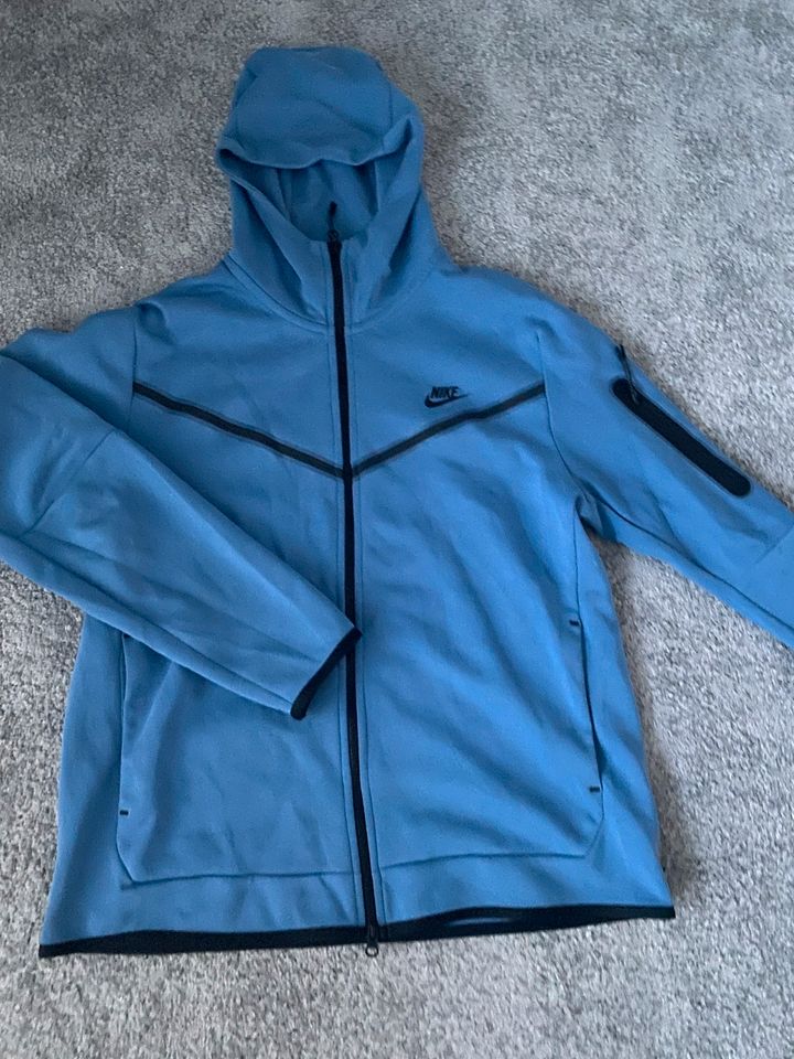 Nike Tech Fleece Blau M in Bad König