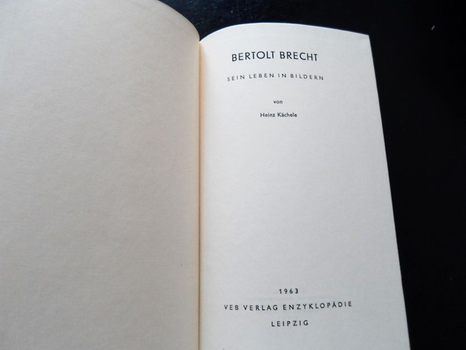 Bertolt Brecht, Sein Leben in Bildern, DDR 1. Auflage 1963 in Rostock