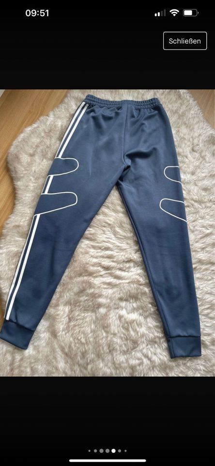 Adidas Jogginghose in Gr.XS , noch im Store Aktuell in Bad Segeberg