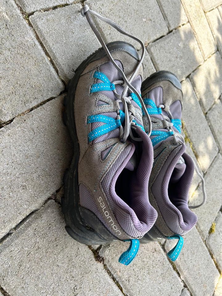 Trekkingschuhe Salomon Wanderschuhe 39,6 in Kastel-Staadt