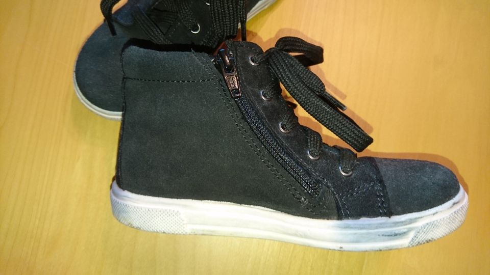 MK hohe Sneaker High Schuhe Wildleder schwarz mit rotem Stern 29 in Frankfurt am Main