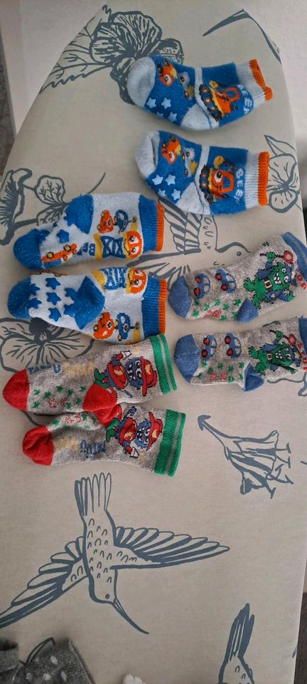 Socken Söckchen Baby frühchen newborn stoppersocken Junge Jungs in Eschweiler