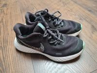 Nike Laufschuhe Revolution schwarz/türkis Größe 36 Saarland - Völklingen Vorschau