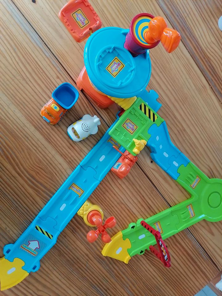 Tut tut baby flitzer Flughafen Vtech inkl. Flugzeug + Kipplaster in Nierstein