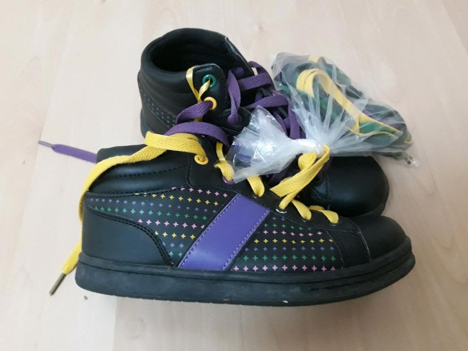 Coole Schuhe Turnschuhe Gr. 34 in Oerlenbach