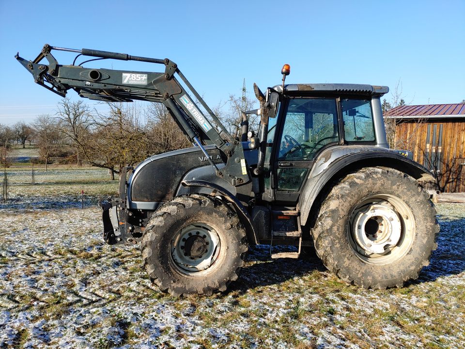 Valtra M 150   Fronthubwerk + Frontlader in Weilheim an der Teck