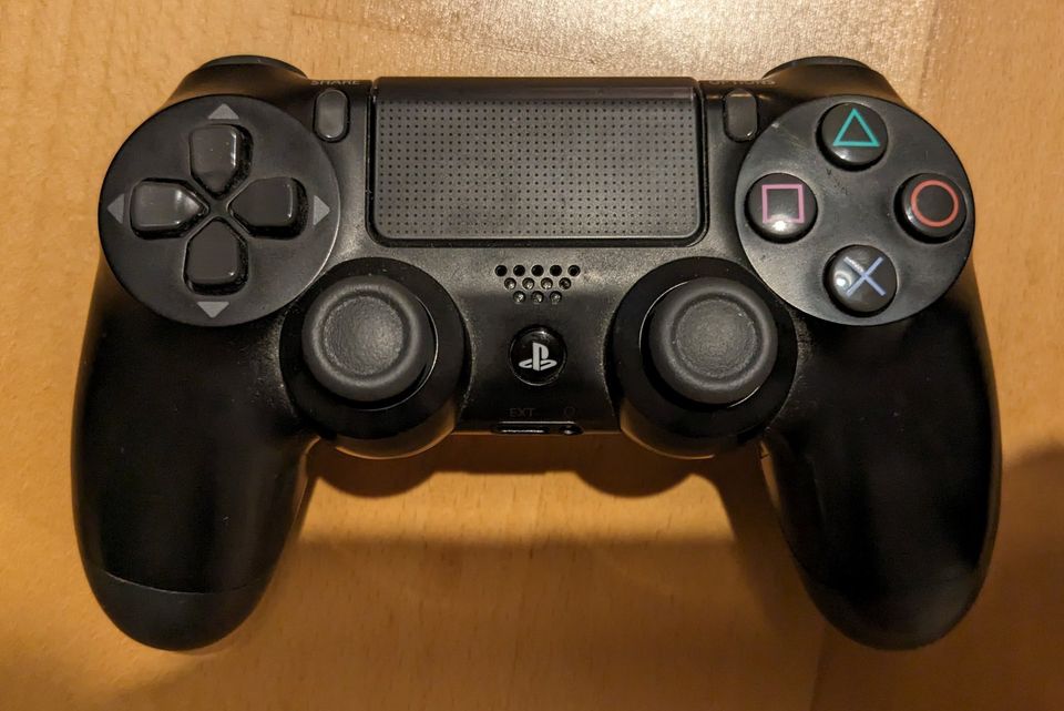 Sony Playstation 4 Pro 1 TB in Top-Zustand, inkl. Controller und in München