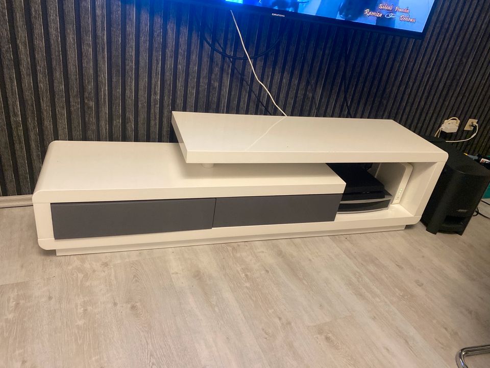 Wohnzimmer Sideboard TV Lowboard Hochglanz Weiß in Jülich