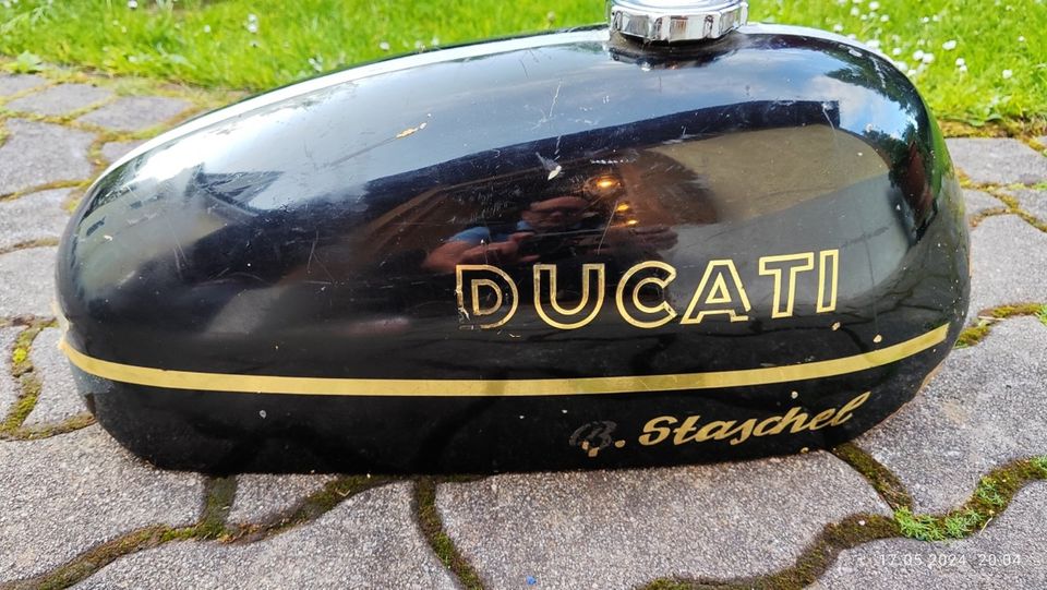 Ducati 450 RT Tank fuel GFK in Nonn