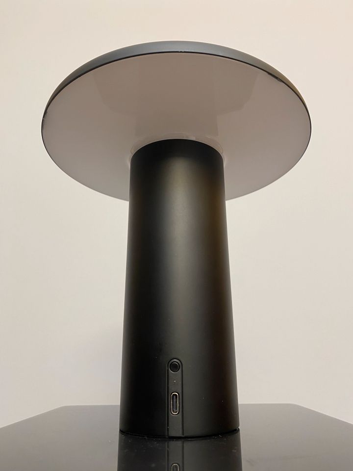 NP 320: NEU OVP Artemide TAKKU tragbare Lampe Aluminium USB C in Hamburg