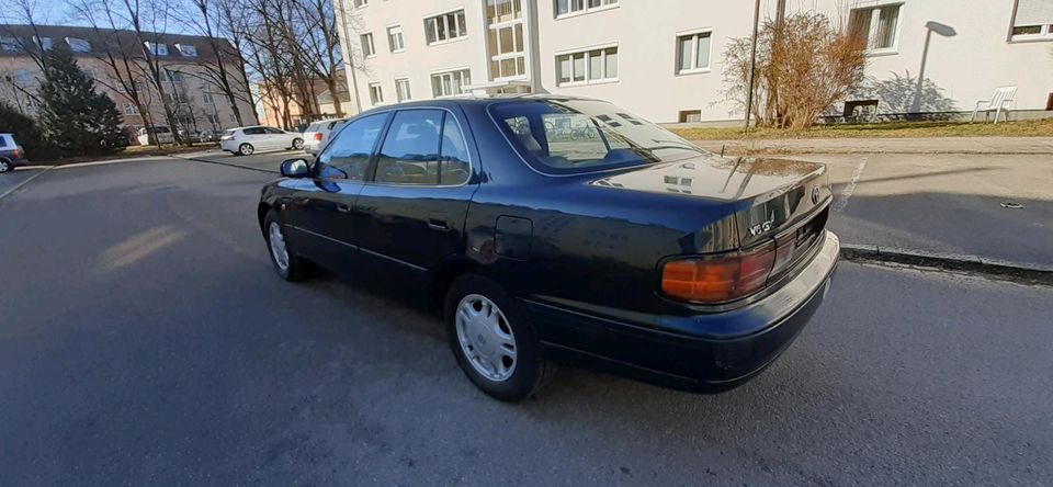 Toyota Camry Automatik Leder in München