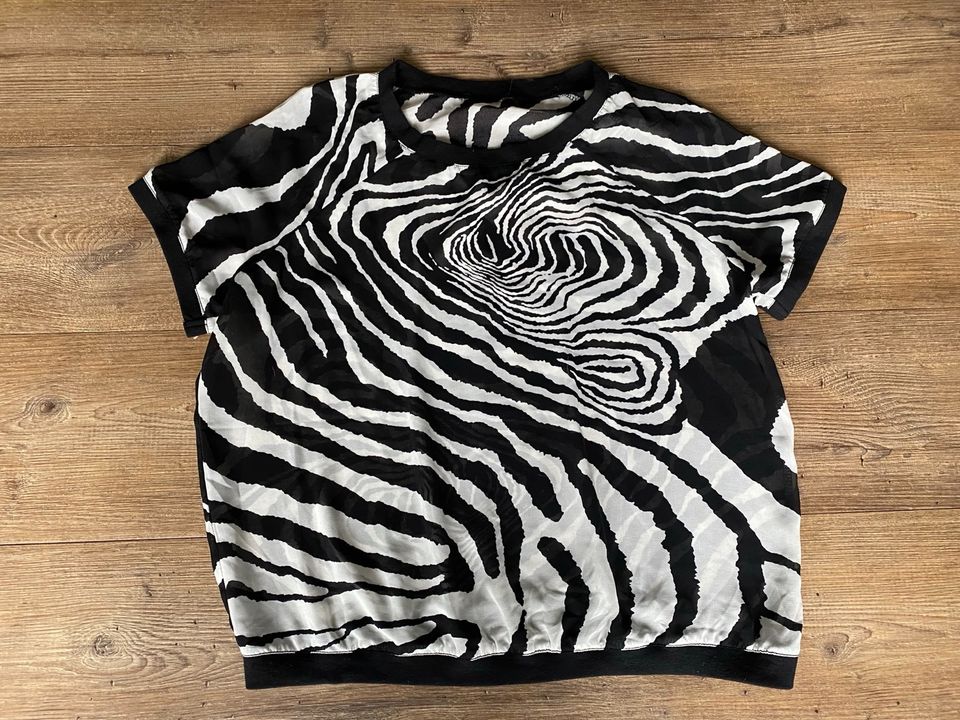 leichtes Shirt Bluse Damen Zebra schwarz weiß Gr. 36 in Gilching