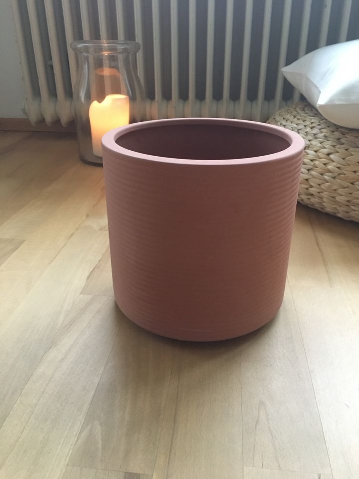 H&M Home großer Terrakotta Topf Blumentopf Übertopf in Nonnenhorn