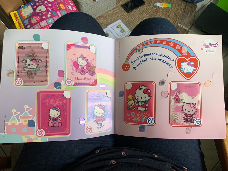 Hello Kitty Pearlcard Collector Book mit 106 Karten in Kerpen