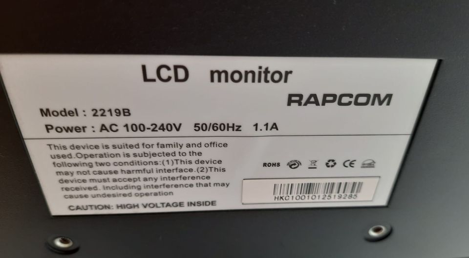 Monitor von Rapcom und Tastatur mit Maus von Logitech in Neuss