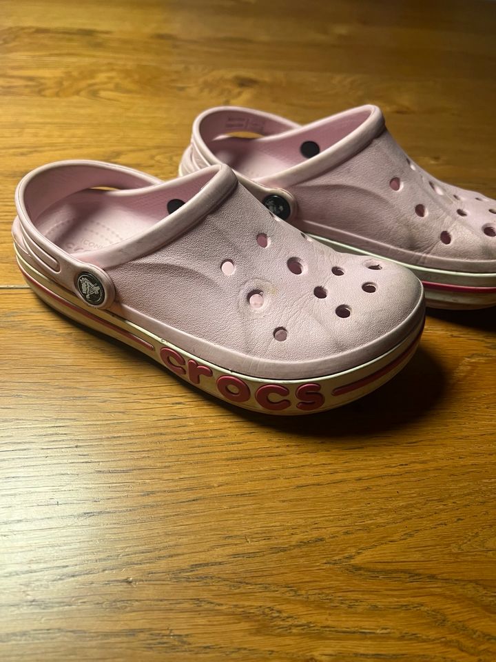 Crocs J1 (32/33) Rosa in Lohmar