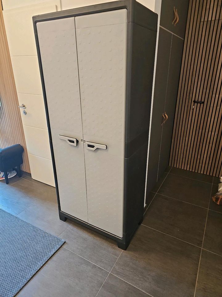 Keter Titan Tall Schrank 100Euro* in Rednitzhembach