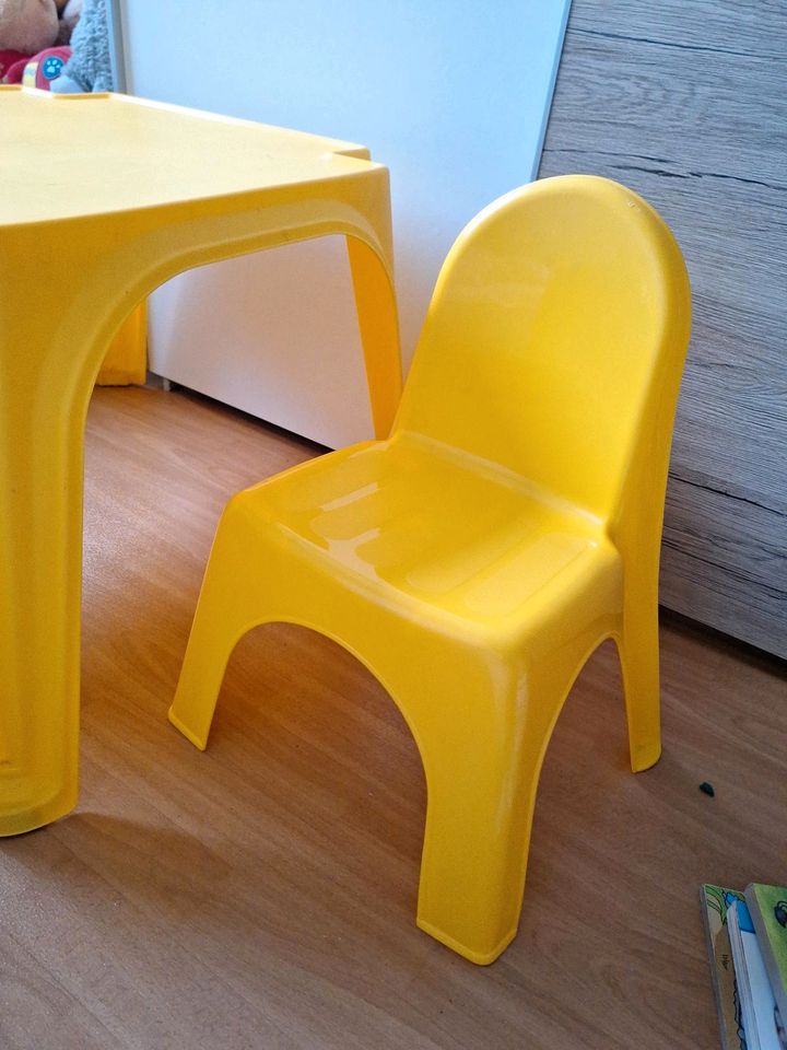 Kindertisch+Stühle in Magdeburg