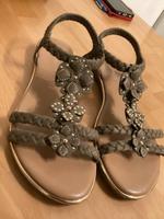 Schöne Sandalen oliv Größe 38 Gummi Hessen - Reinhardshagen Vorschau