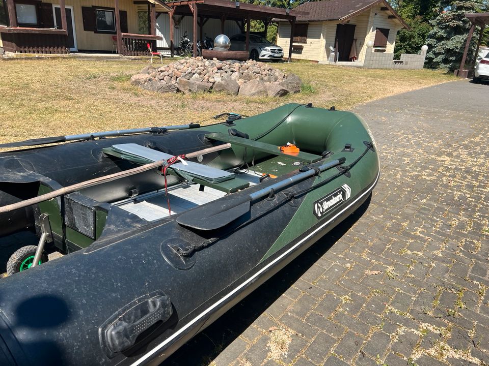 Schlauchboot mit 15PS Führerschein frei in Havelberg