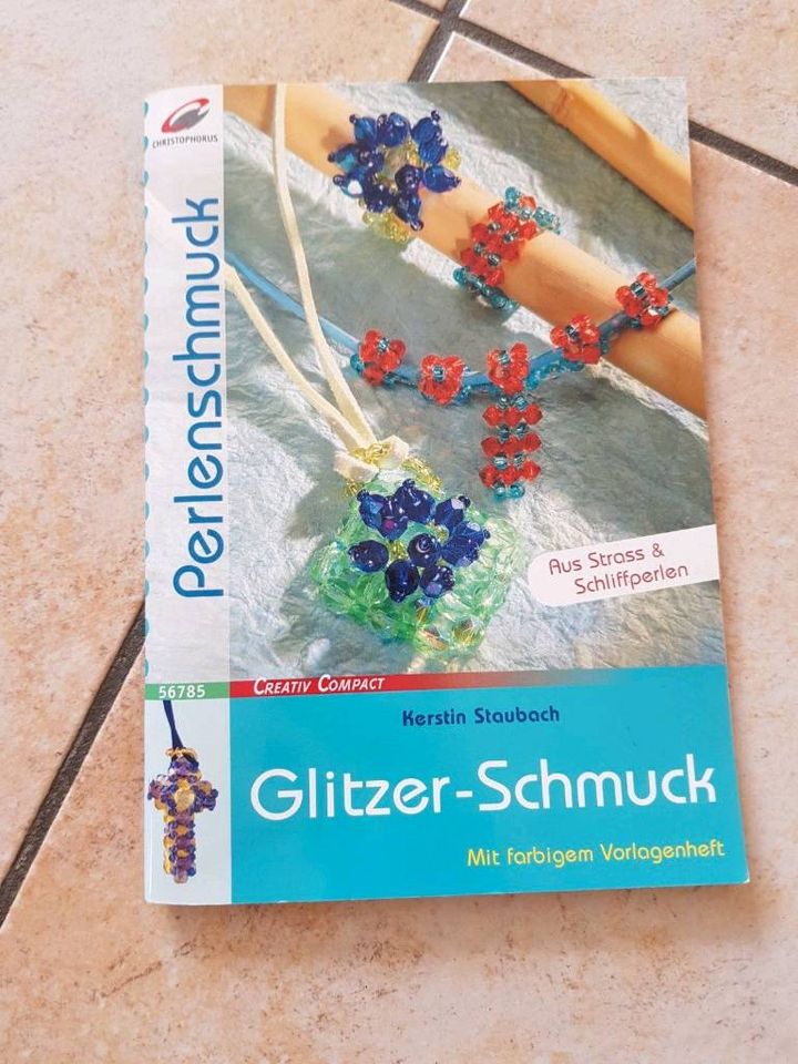 BUCH Basteln Perlen Schmuck Glitzer Glücksbringer in Bötzingen