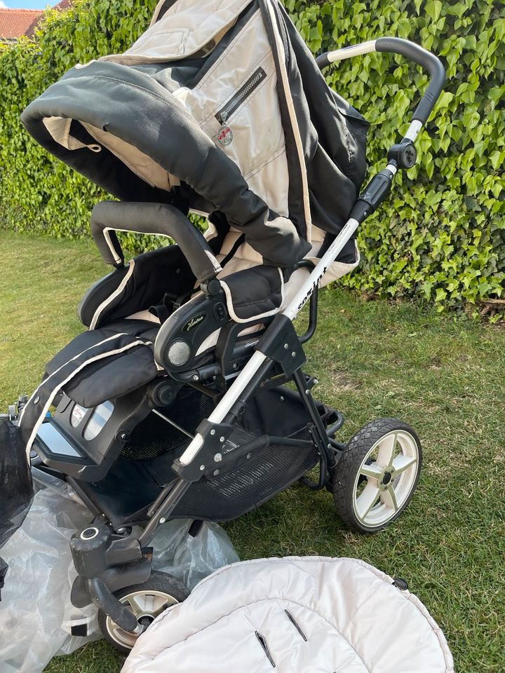 Hartan Kinderwagen und Römer Babyschale mit viel Zubehör in Bassum