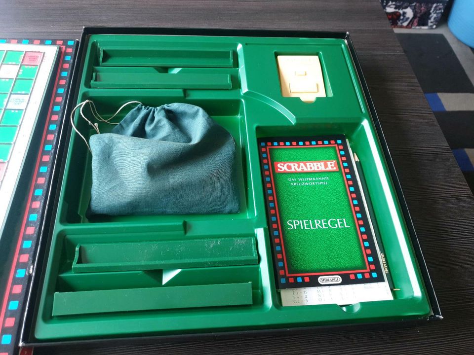 Scrabble deluxe mit elektronischem Timer super zustand in Düsseldorf