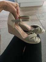 Espadrilles Wedges Tamaris 38 Keilabsatzschuhe grün Gold beige Hessen - Ginsheim-Gustavsburg Vorschau