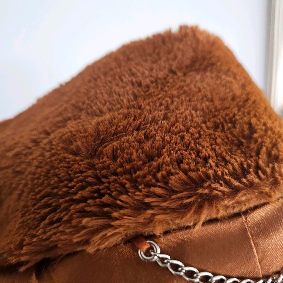 Calvin Klein faux fur shell  L in Veilsdorf