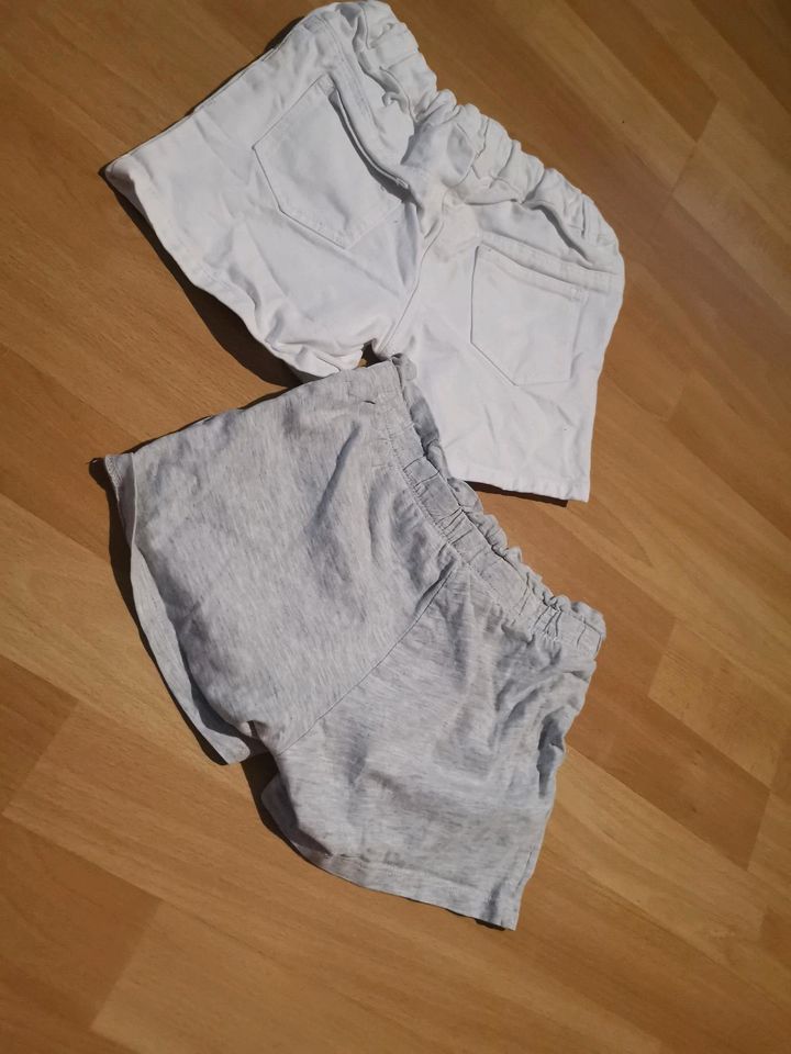 Next und h&m kurze hose gr 110 in Schwalbach a. Taunus