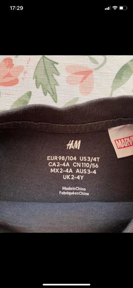 H&M Spider-Man Shirt Regenbogen Farben Gr 98/104 in Erkner