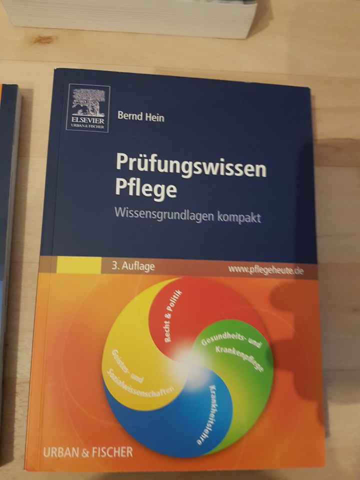 Pflegebücher zu verkaufen (sehr guter Zustand) in Würzburg