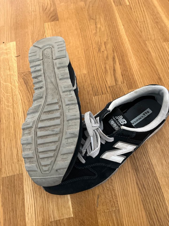 Sneakers von new Balance, 996, Größe 40, schwarz mit grau in Pinzberg