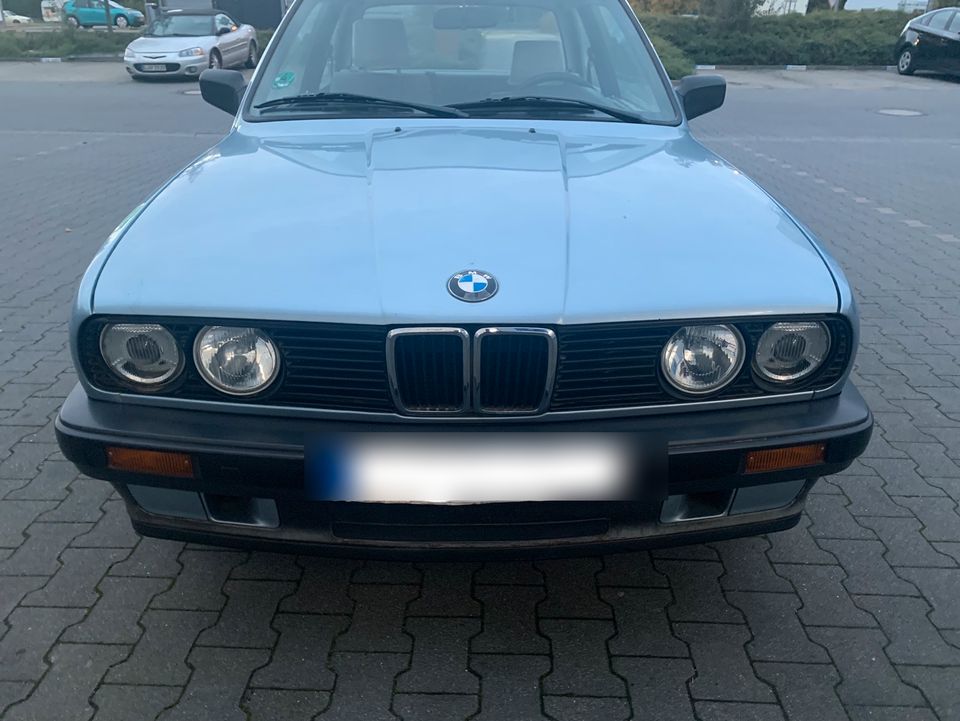 BMW E30  318 i  Automatik  1989  Abs ,Schiebedach in Berlin