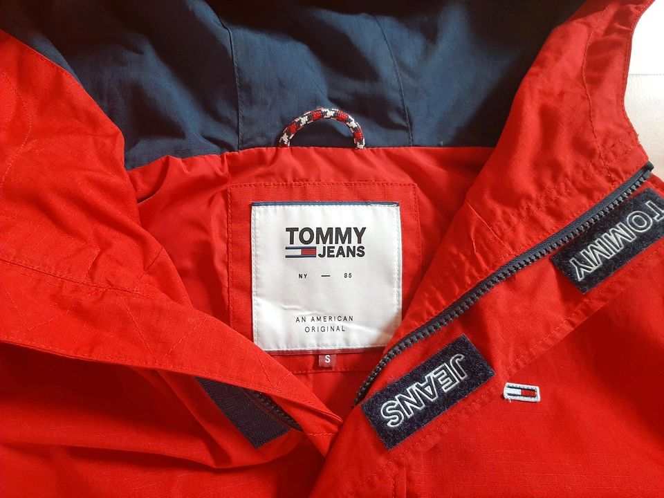 Tommy Jeans Hilfiger Jacke Schlupfjacke Gr. S NEU !!!!!!! in Viersen