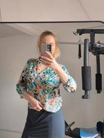 Leichte Sommerbluse mit Blumenmuster | Gr. 36 – perfekt zu Weiß! Sachsen - Döbeln Vorschau