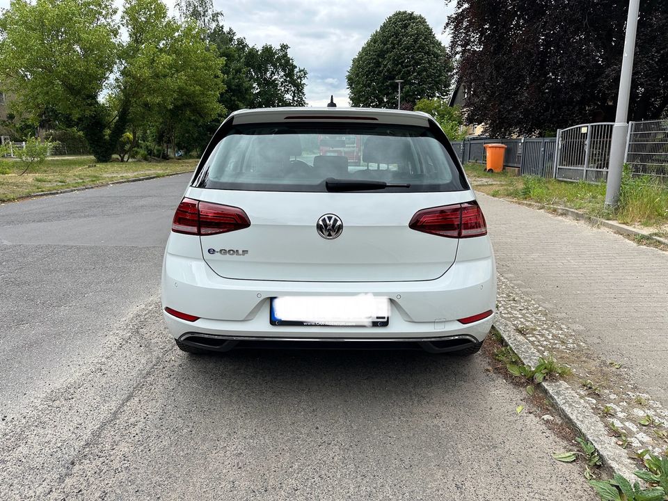 VW e-Golf Elektro Navi CCS Schnellladen 136PS in Berlin