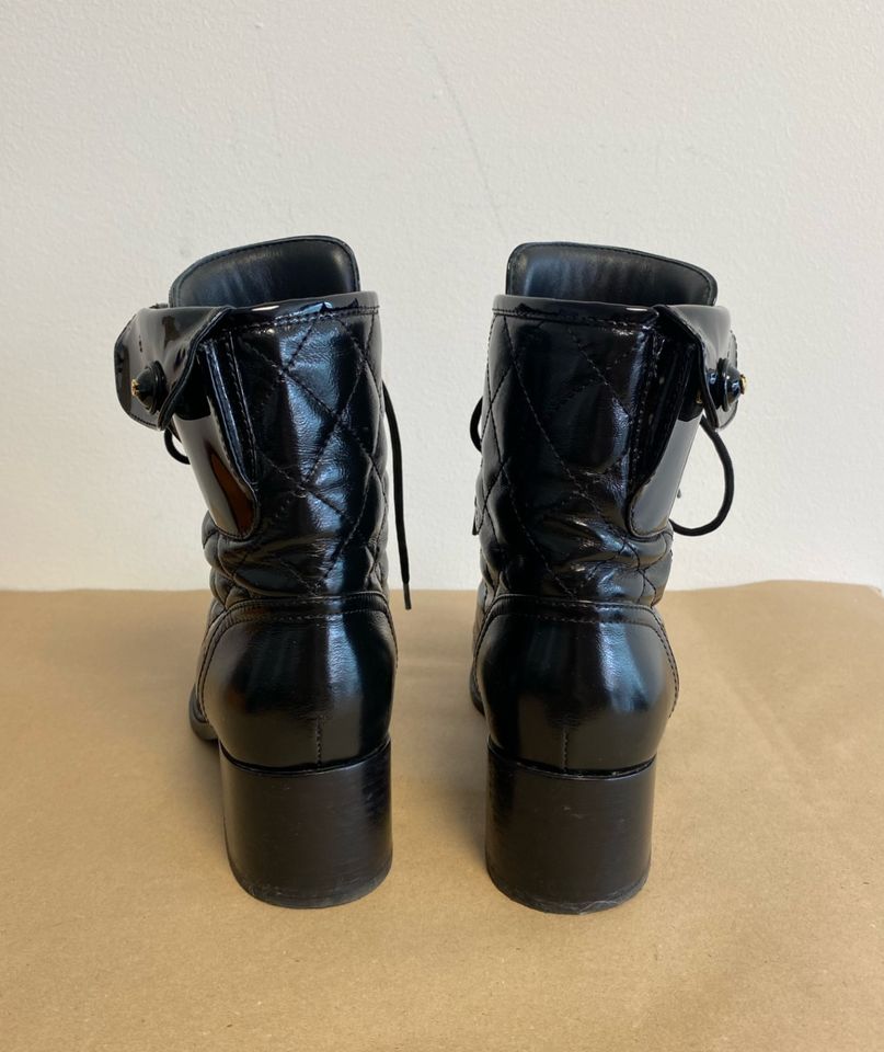 Original Chanel Stiefeletten Leder Schwarz Gr. 36,5 in Berlin