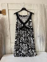 Sommerkleid von Apart in Größe 42 Baden-Württemberg - Singen Vorschau