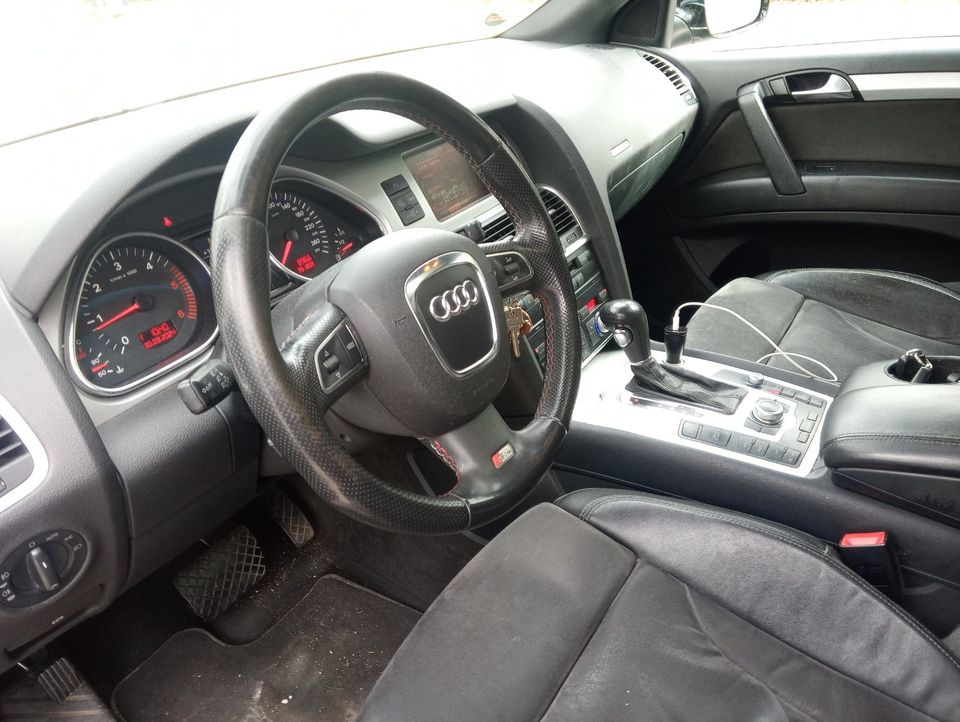 Audi Q7 3,0 TDI S-LINE-7SITZER-XENON-QUATTRO- Voll in Bad Griesbach im Rottal