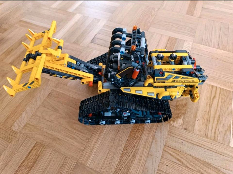 Lego Technic 42094 Raupenlader in Köln