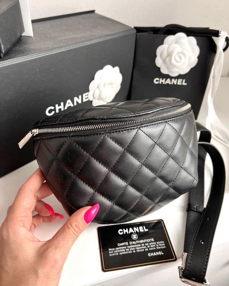 Chanel Uniform Gürteltasche in Düsseldorf - Bilk | eBay Kleinanzeigen ist  jetzt Kleinanzeigen