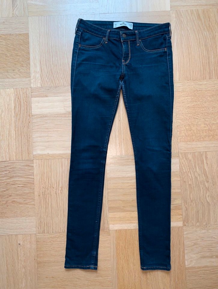 Hollister Skinny Jeans dunkelblau Gr. 27 neuwertig in Tiefenbach Kr Passau