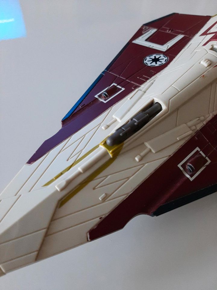 Verkaufe Star Wars Obi Wan Jedi Starfighter von Hasbro in Berlin