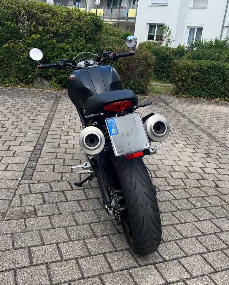 Ducati Monster 696+ ABS / 3500km in Leonberg